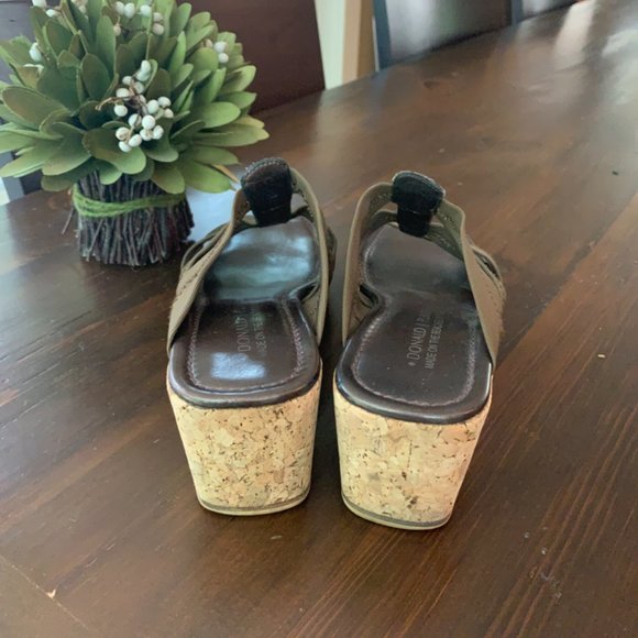 Donald Pliner Made on the Beaches of Spain Sandals - Picture 4 of 6